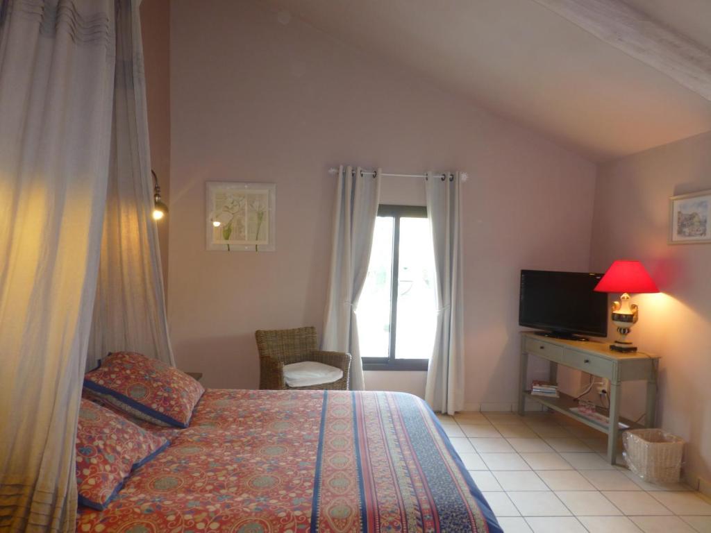 Le Vieux Bistrot Hotel Cabrières-dʼAvignon Quarto foto